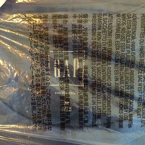 Gap Women’s Curved Hem T-Shirt (still in packaging)